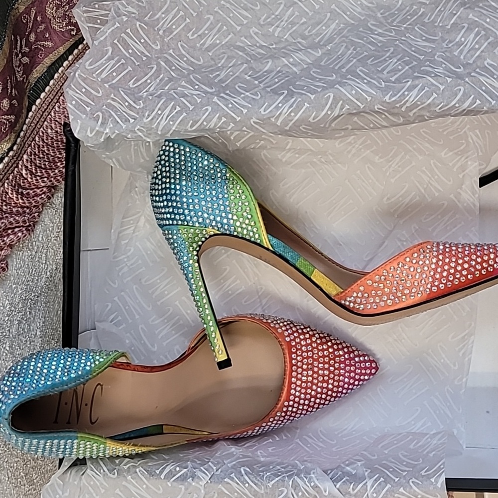 Shoes - Picture 3 of 7